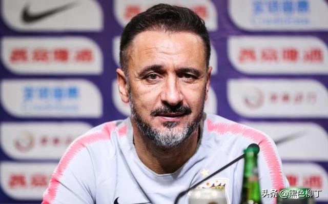  法兰克福主帅赛后批评裁判尺度  