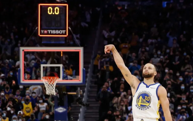  阿森纳险胜狼队，厄德高任意球绝杀  