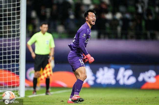  斯图加特年轻门将神勇发挥，多次扑救保住平局