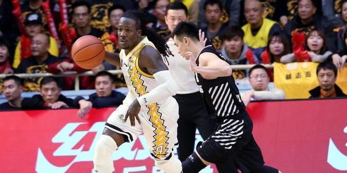  尼斯中场核心伤愈回归，替补登场助攻绝杀制胜