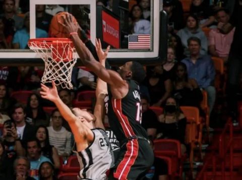  阿德巴约制霸内线热火击败马刺结束两连败