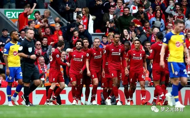  曼联主场三球大胜热刺，积分榜紧咬榜首集团  